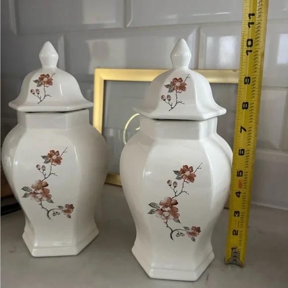 Vintage Ginger Jar Florals/Cream with Lid Set of 2 - Picture 9 of 9
